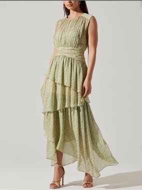 NWT ASTR The Label // Floral Tiered Maxi Dress with Ruffled Skirt Size M